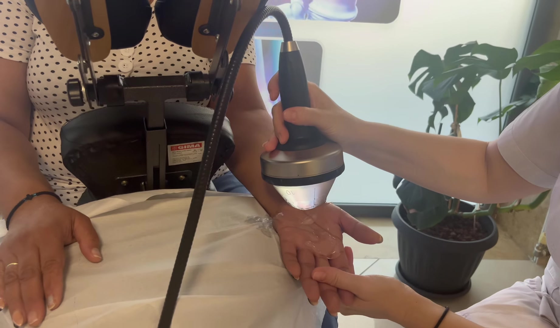 Εφαρμογή κρουστικού υπερήχου PiezoWave² στο KOSMOTHERAPY